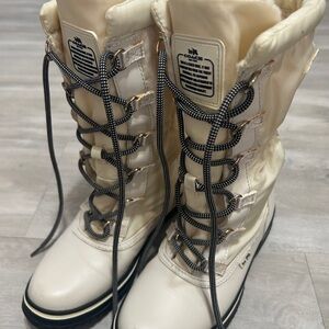 Coach Women's Ivory Lace-Up Winter Boots